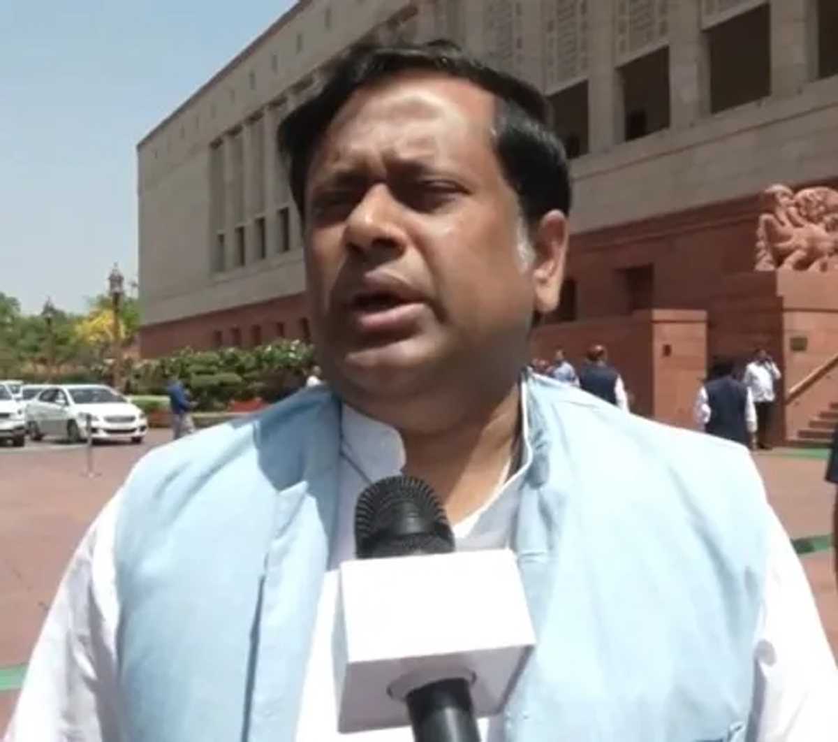 पश्चिम बंगाल : टीचर भर्ती घोटाले पर सुकांता मजूमदार ने कहा, ममता सरकार के कारण योग्य टीचर सड़कों पर आ गए